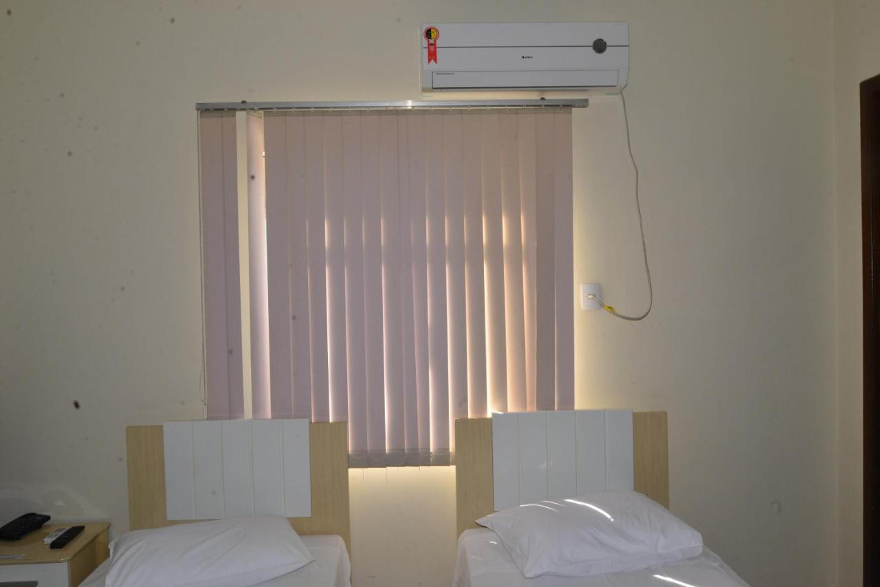 Hotel D' Lucca Uba Bagian luar foto